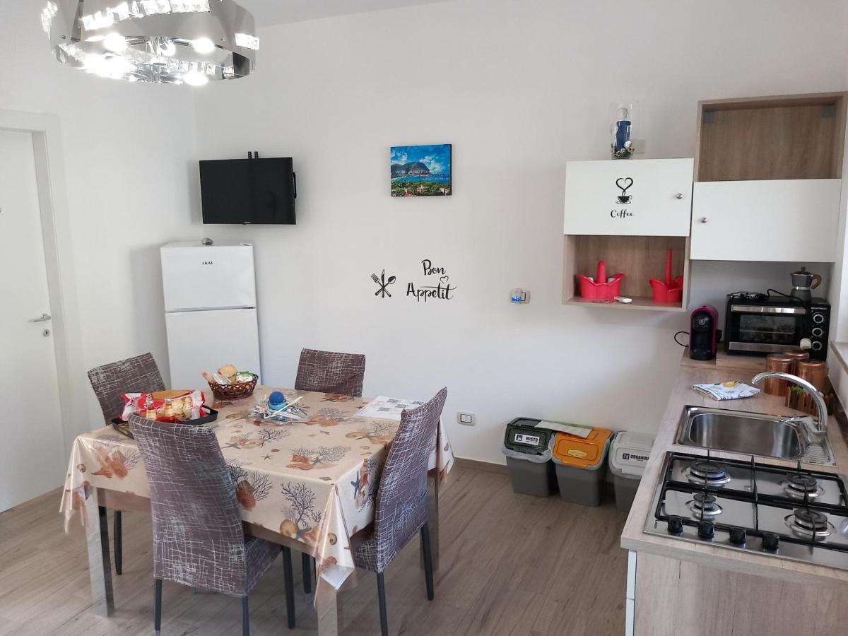 Il Tramonto Apartment คาปาชิ ภายนอก รูปภาพ